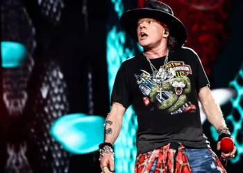 Axl Rose, vocalista do Guns N’ Roses, nega acusações de agressão sexual