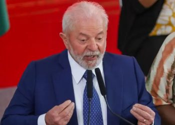 Lula condecora embaixador da Palestina em meio à guerra do Hamas contra Israel
