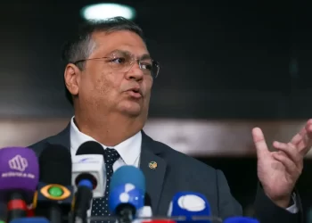 ‘Ministro do Supremo não tem lado político’, diz Dino em ida ao Senado