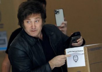 Ministro de Lula diz que Milei deveria ligar ao presidente brasileiro e se desculpar