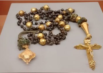 PC investiga colombianos por furto de rosário em museu católico