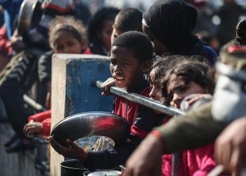 Crianças em Gaza estão sem água para sobreviver, diz Unicef