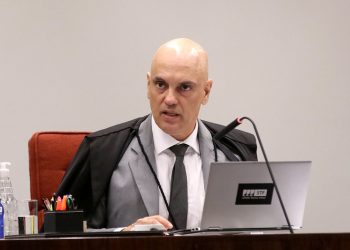 Moraes diz ter sido exilado pelo MPF e vê extrema direita com sangue nos olhos