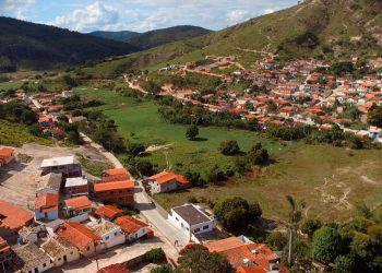 Nos últimos 30 dias, a morte de dezenas de cães e gatos na cidade de Caraí, no Vale do Jequitinhonha, chegou a proporções de tragédia e alvo de investigação policial.