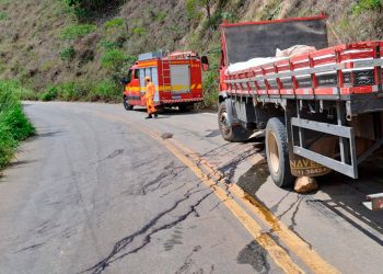 Motociclista morre e adolescente fica gravemente ferido após acidente na MG-232
