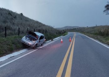 Motorista dorme ao volante e tomba carro na BR-259