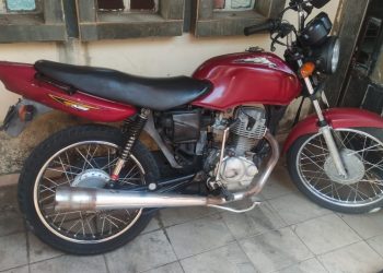 Após perseguição, PM recupera moto furtada e prende suspeito