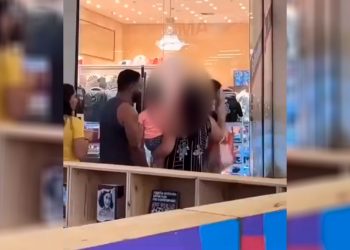 aos gritos, cliente de shopping xinga faxineira de ‘palhaça’, ‘analfabeta’