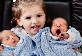 Monique Evans derrete a web com clique dos três netos juntos: ‘Amo demais’