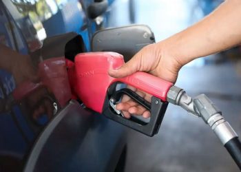 Petrobras anuncia redução de R$ 0,30 no preço do diesel