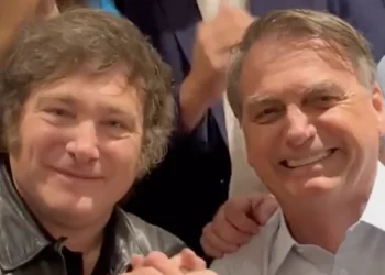 Bolsonaro e Eduardo se reúnem com Milei na Argentina