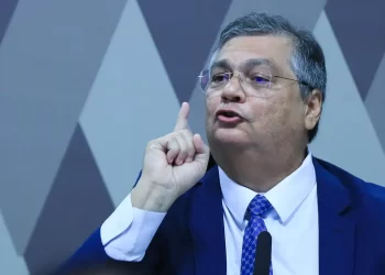 Dino diz saber distinguir juiz de político e se esquiva sobre Bolsonaro