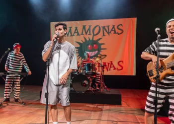 Cinebiografia dos Mamonas Assassinas chega aos cinemas como uma máquina do tempo