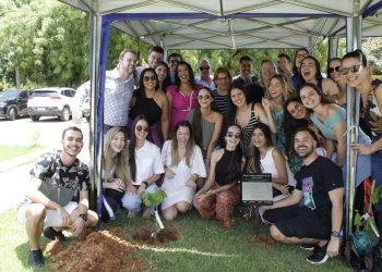 Plantio de árvore eterniza formatura da 4ª turma de Medicina da Univale