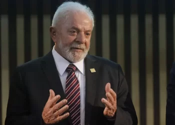 Lula defende que PT busque evangélicos e critica ‘briguinhas’