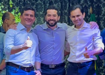 Moro, Damares e astronauta submergem, e dupla de ex-ministros lidera oposição