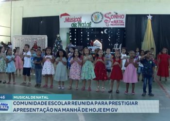 Comunidade escolar se reúne para prestigiar musical de Natal