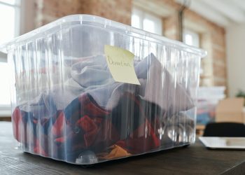 Famílias em situação de vulnerabilidade social recebem doações em evento