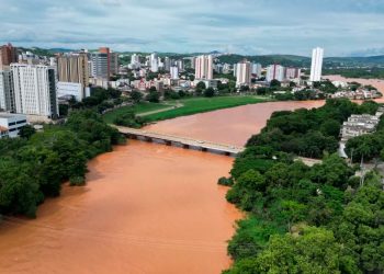 Em menos de 12 horas, Rio Doce sobe 10 cm e entra na cota de alerta em Valadares