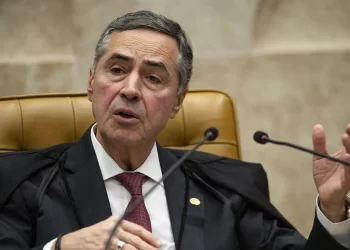 Barroso atribui crise do STF com Legislativo à eleição de bancada bolsonarista