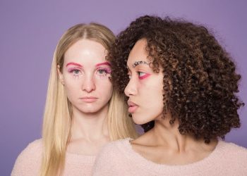 Aprenda a fazer maquiagem com strass para o Réveillon