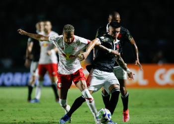 Vasco vence Bragantino e escapa da 5ª queda para a Série B
