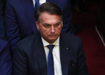 Clã Bolsonaro minimiza aniversário do 8/1, e Michelle homenageia réu morto na Papuda