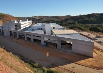 Deputado Enes Cândido anuncia nova fase para retomada das obras do Hospital Regional