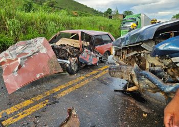 Grave acidente deixa dois idosos mortos na BR-381