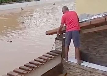 Homem é salvo de afogamento em Conselheiro Pena