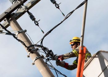 A Cemig informou nesta terça-feira (23) que já restabeleceu o fornecimento de energia para 99% dos clientes afetados pela tempestade de sábado (20) em Governador Valadares.