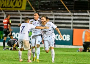 Democrata estreia perdendo de virada para o Itabirito no Mamudão e com silência da comissão técnica 