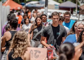 Ensino médio: Pé-de-Meia dará R$ 2 mil por ano a alunos de baixa renda