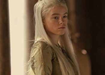 Milly Alcock é escalada para viver Supergirl nos cinemas