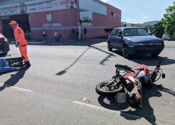 Motociclista fica ferida após acidente na Av. Euzébio Cabral, no Santa Rita