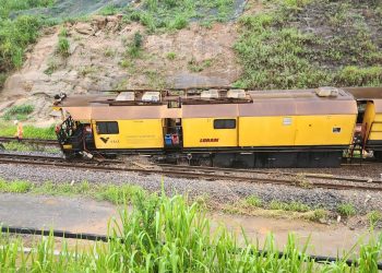 Trem de suporte da Vale sai dos trilhos em Nova Era