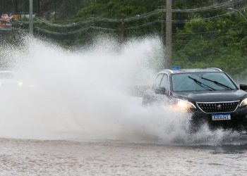 Meteorologia alerta para chuvas intensas em Brasília e em 12 estados