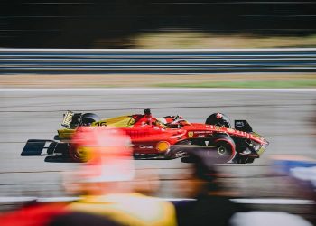 F1: Inglês de 18 anos é o novo piloto reserva da Ferrari
