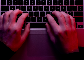 prisão de jovem revela caso de cyberstalking contra adolescente de 15 anos