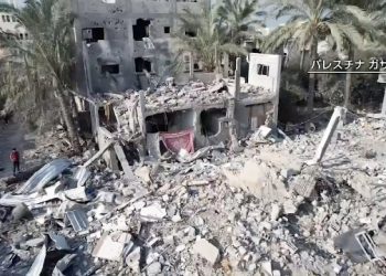 Japoneses enfrentam filas por água e comida após terremoto que matou 55