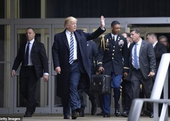 Trump chama imigrantes de terroristas e volta a dizer que fechará fronteira