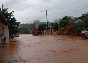 Moradores de Vinhático pedem providências após inundações