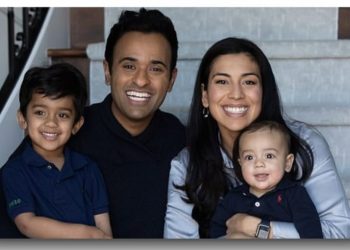 Vivek Ramaswamy desiste de candidatura à Casa Branca e declara apoio a Trump