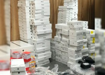 Norte-americana é presa em aeroporto com R$ 3 mi de eletrônicos dos EUA