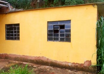 Mulher é amarrada com fio de cobre e perde dente em tortura