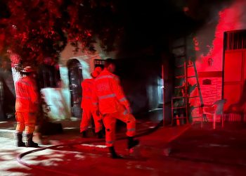 Homem surta e põe fogo em casa após usar drogas