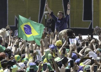 Bolsonaro dispensa vaquinha e cobra apoiadores a não irem a atos paralelos