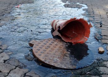 Esgoto a céu aberto gera sensação de abandono no Santa Helena