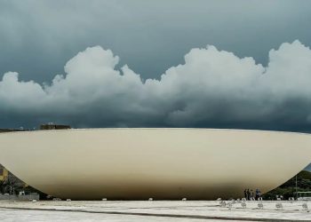 PEC que amplia isenção para igrejas avança na Câmara com apoio da base de Lula