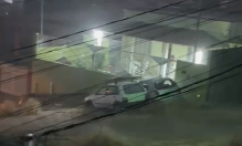 Carro é levado por enxurrada após forte temporal em Campanário
